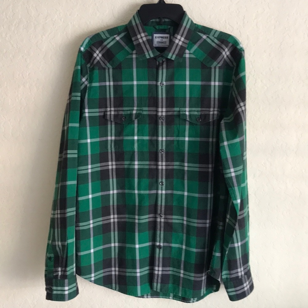 Long sleeve men’s fitted shirt.
